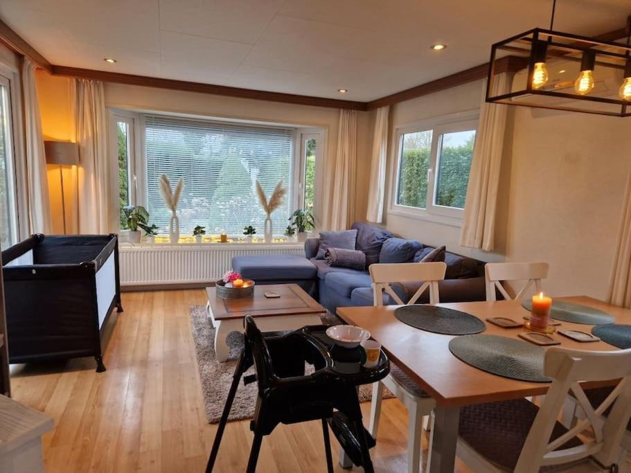Chalet Voorzien Van Alle Gemakken In Een Bosrijke Omgeving Voorthuizen Bagian luar foto